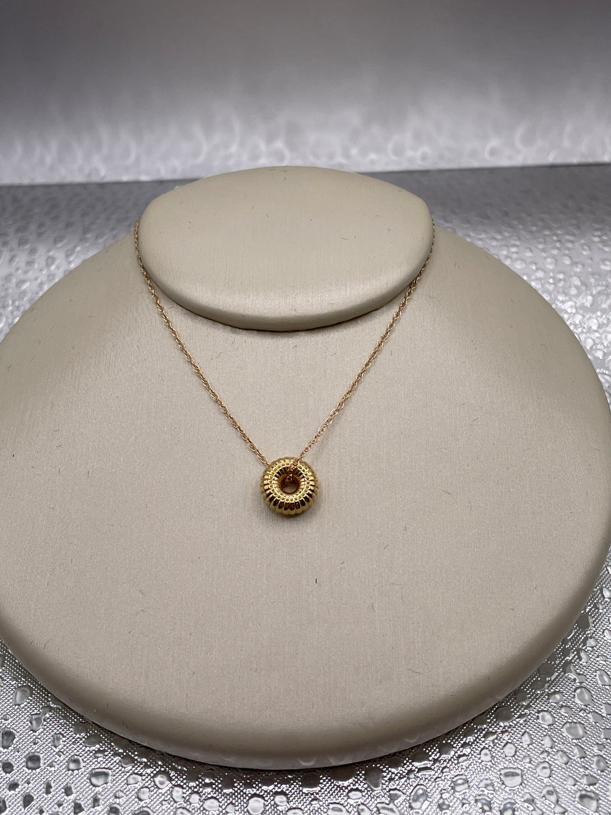 14k Gold Ribbed Rondelle Necklace