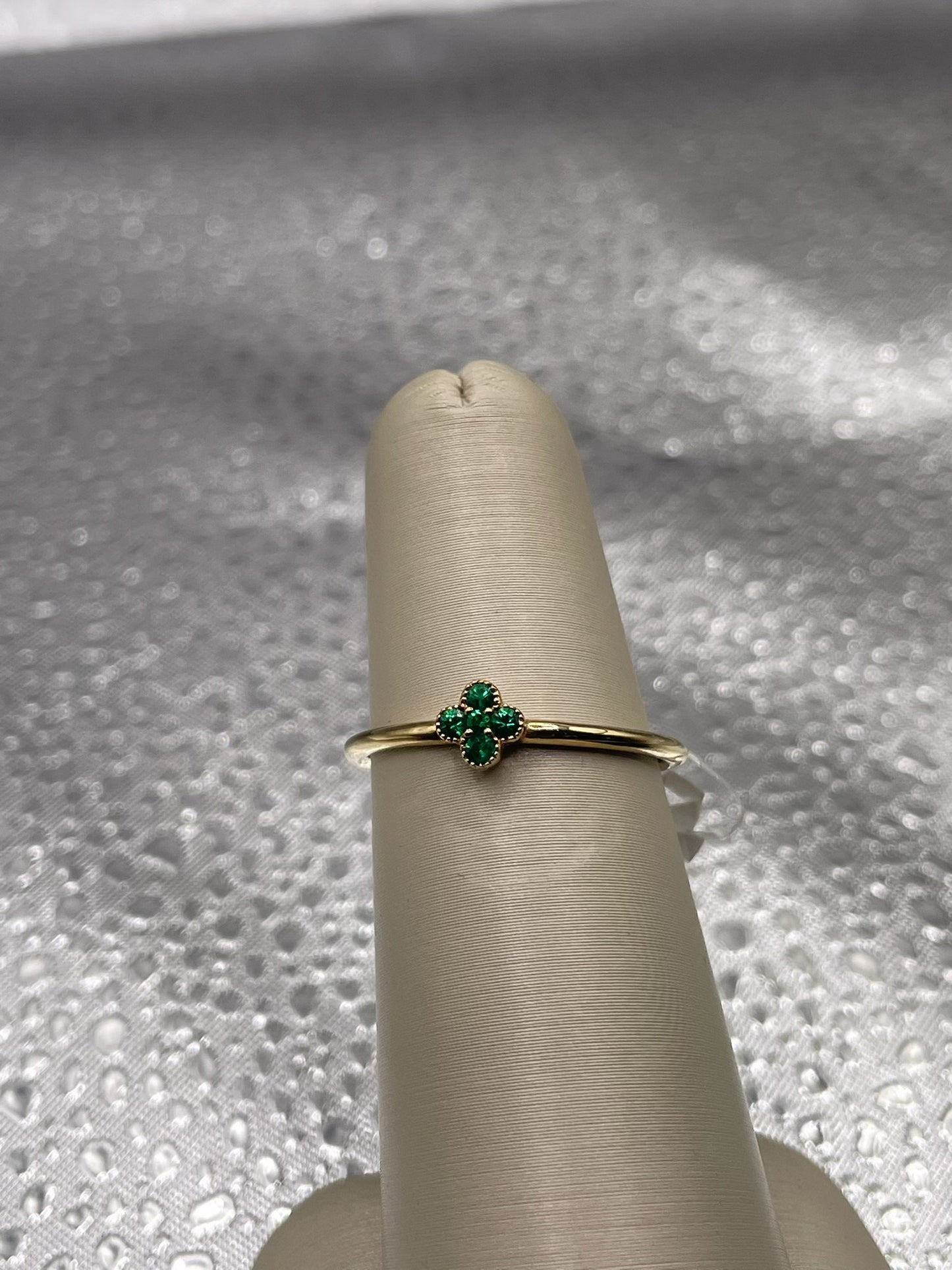 10K Emerald Quatrefoil Stackable Ring