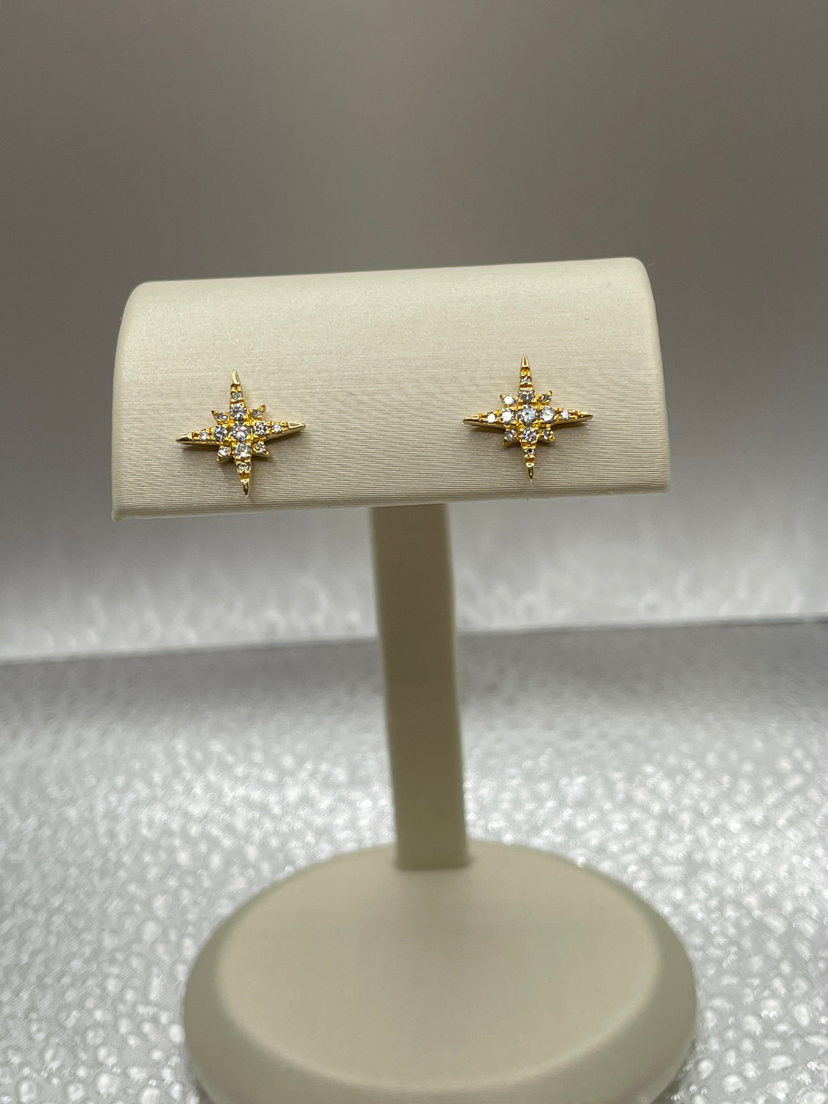 14k yellow Gold and Diamond ‘Star’ Earrings