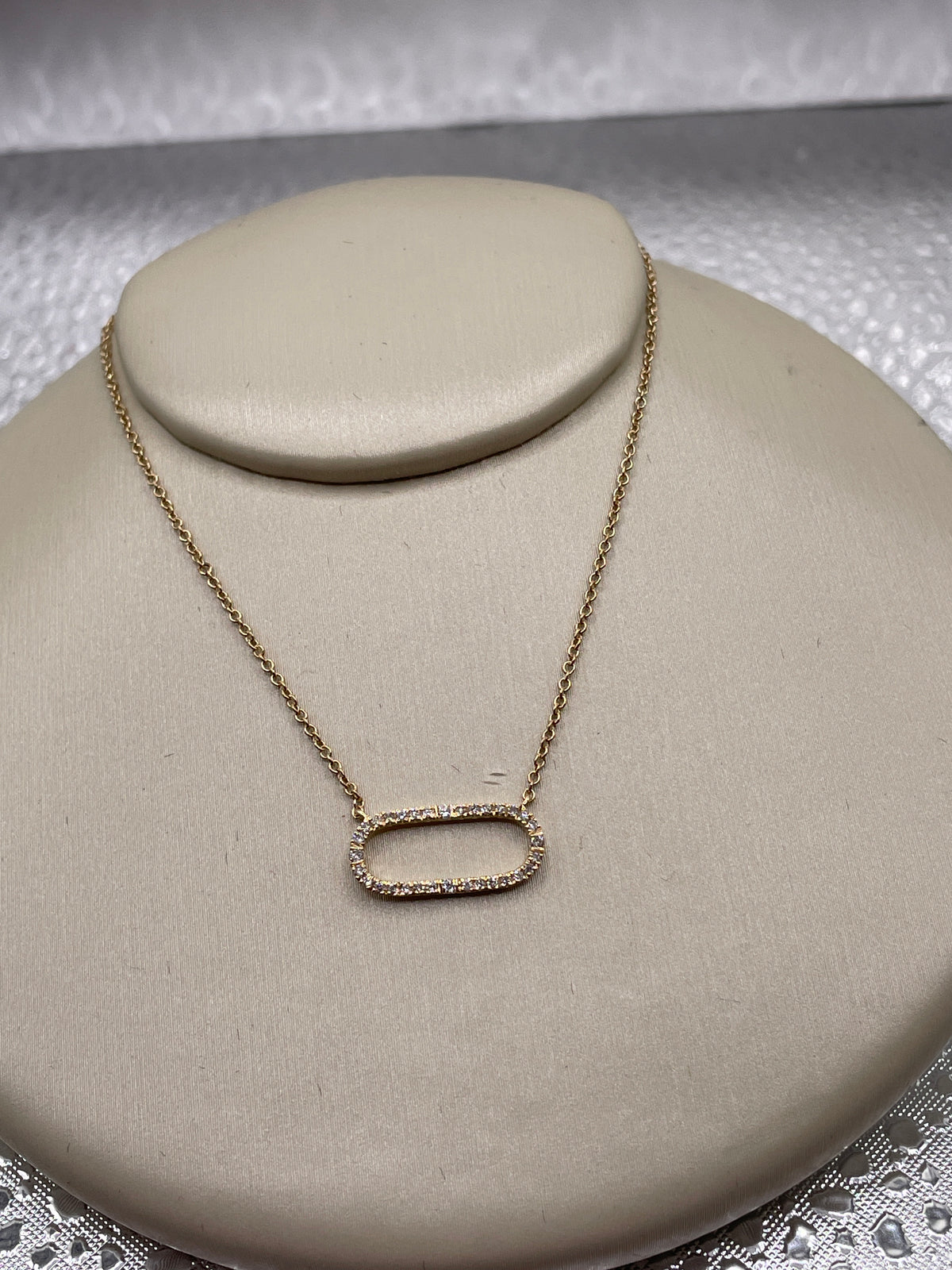 14k and diamond sideways oval Necklace