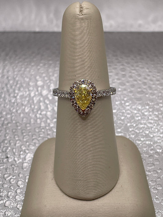 14k white gold and Fancy Yellow Pear lab Diamond Ring