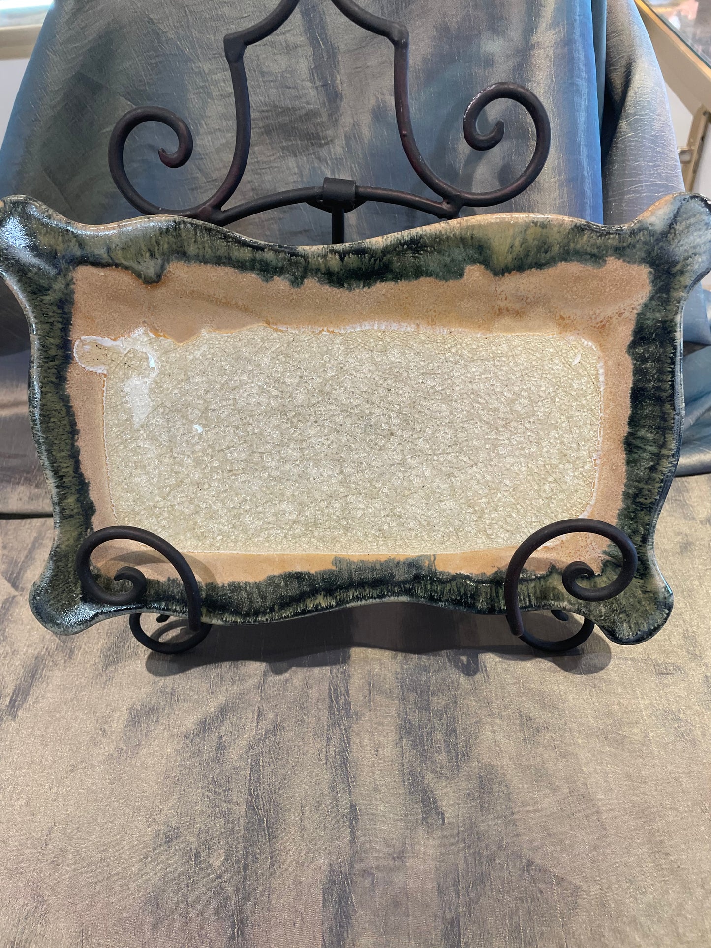 Dock 6 10.5"  Honey Bee Wavy Tray