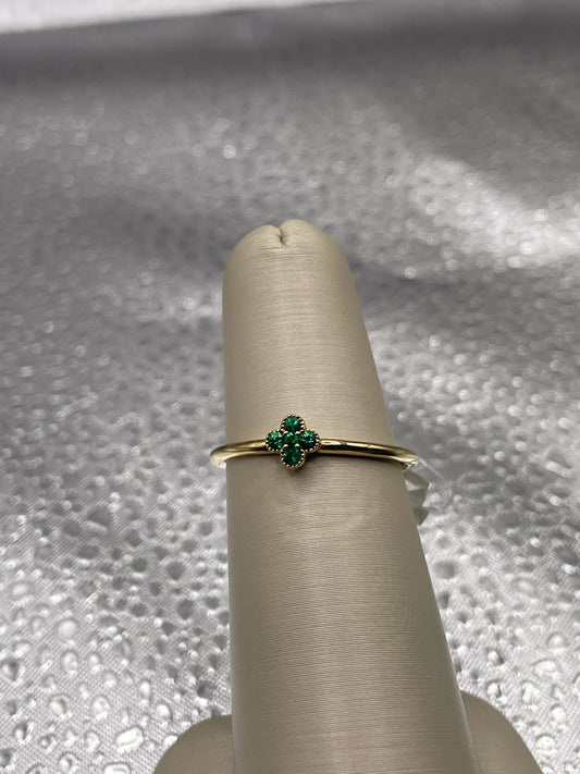 10K Emerald Quatrefoil Stackable Ring
