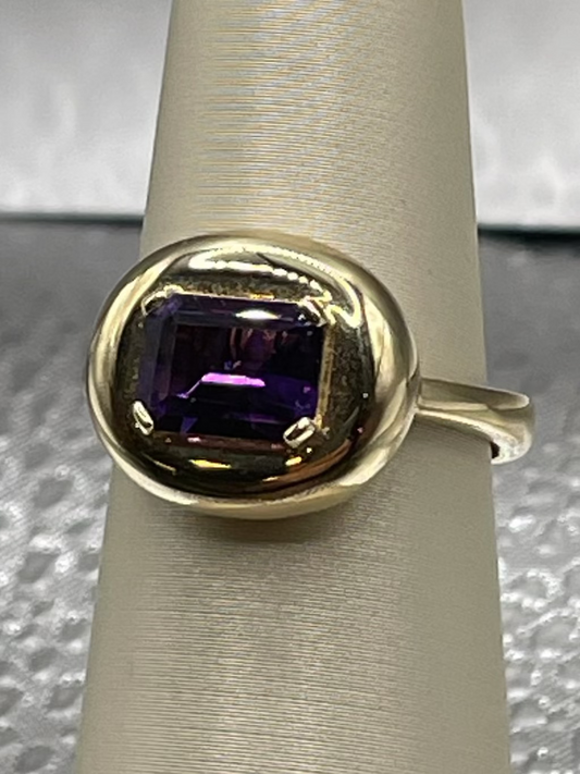 14K Yellow Gold Emerald Cut Amethyst Ring in Modern Bezel Setting